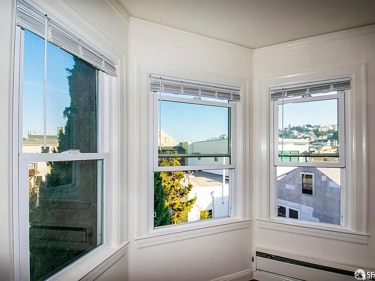 3rd image of 65 Collingwood St APT 2