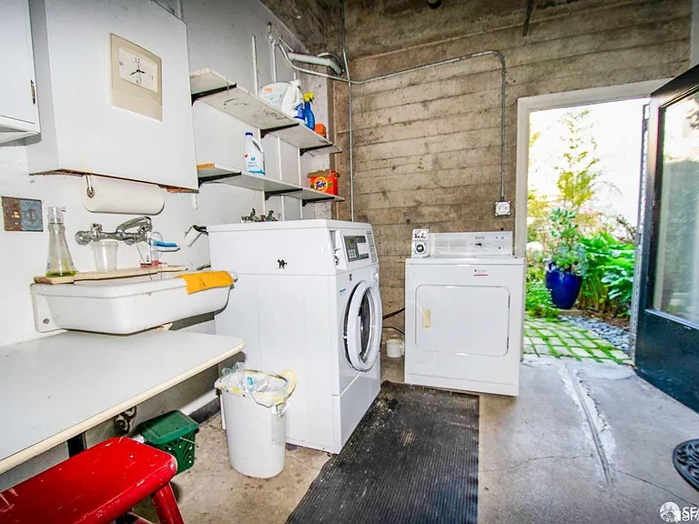 12th image of 65 Collingwood St APT 2