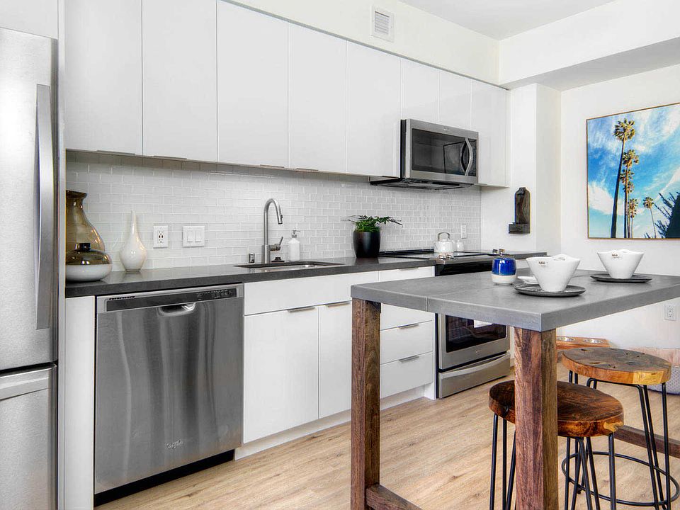 Kitchen with Caesarstone Countertops
