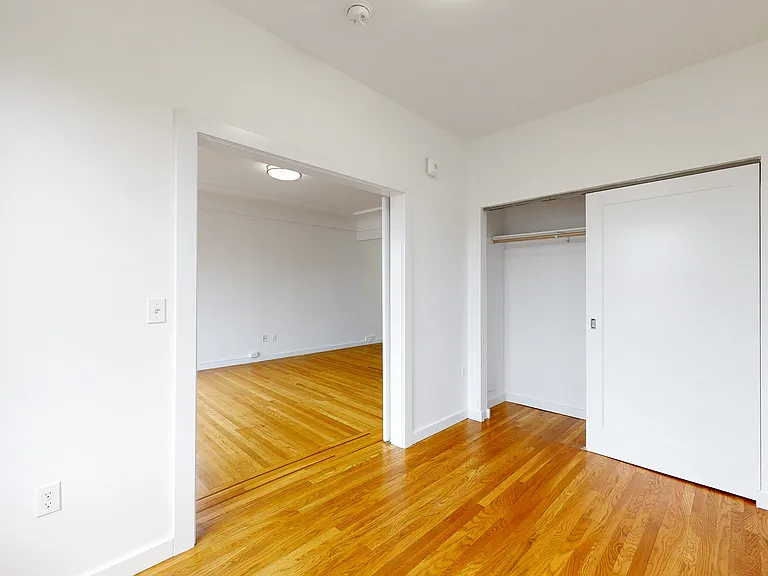 6th image of 938 Hayes St #6