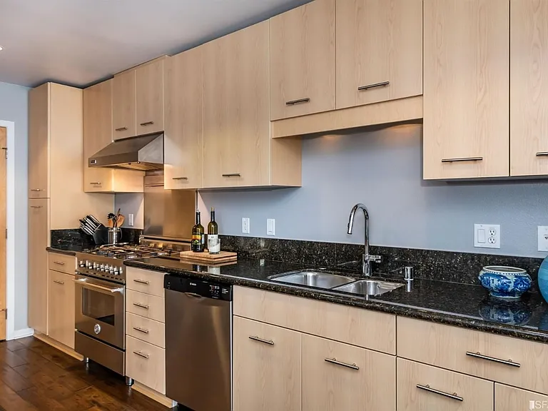 5th image of 989 20th St Unit 466